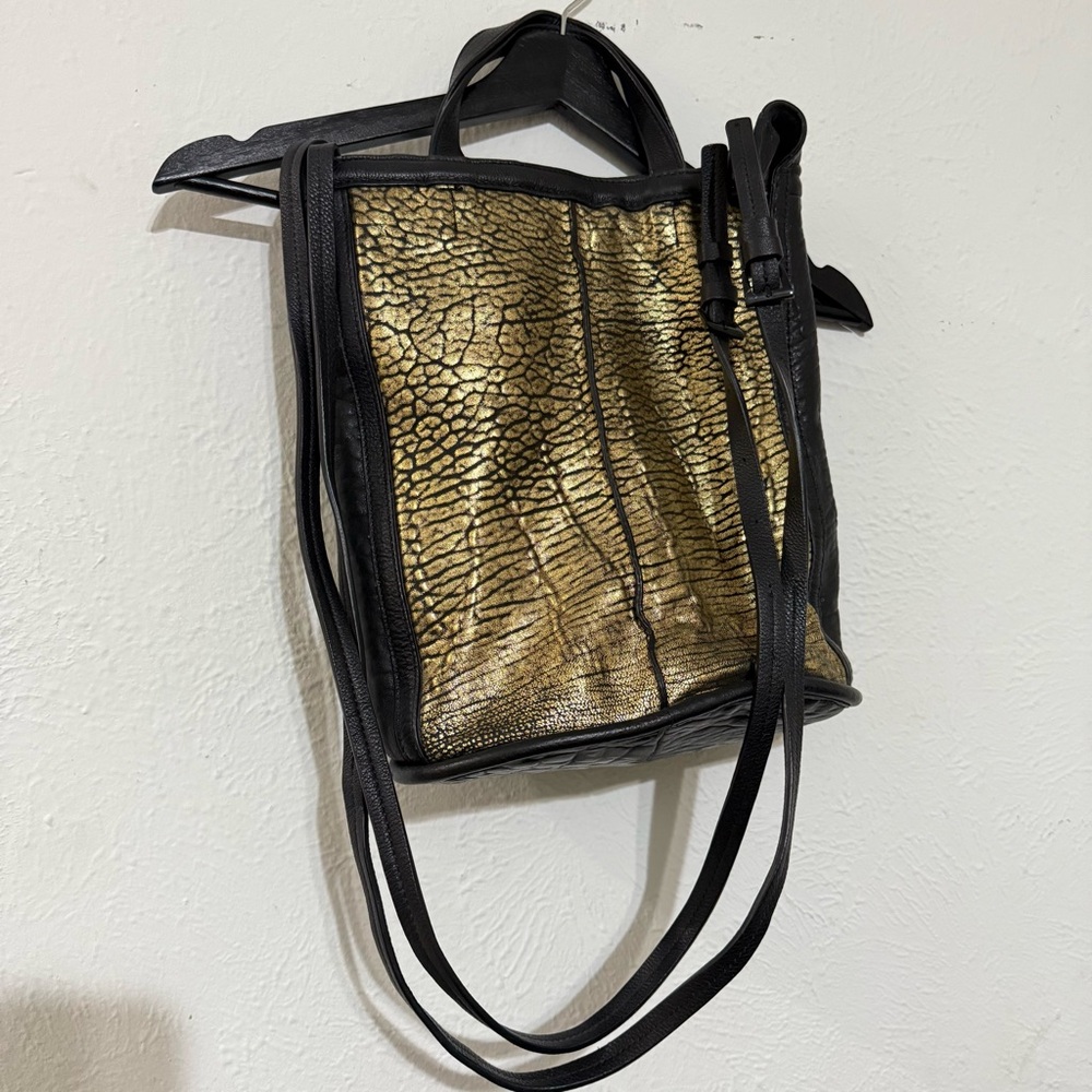 Pour La Victoire Black and Gold Leather Bag